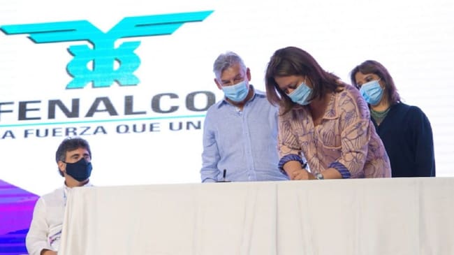 Con la firma, los comerciantes se comprometen a fortalecer sus protocolos de bioseguridad para el 28 de octubre, 19 de noviembre y 3 de diciembre