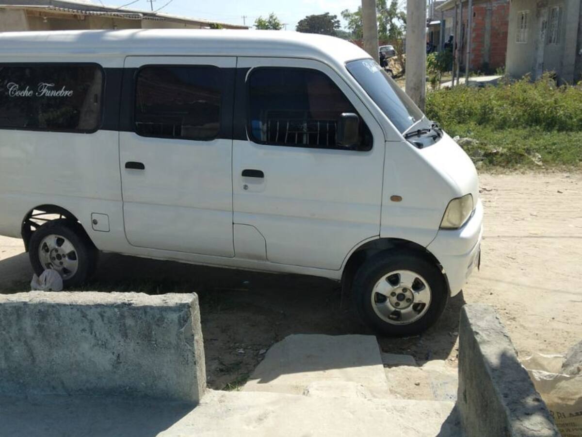 Buscan vehículo fúnebre hurtado de un parqueadero en Barranquilla