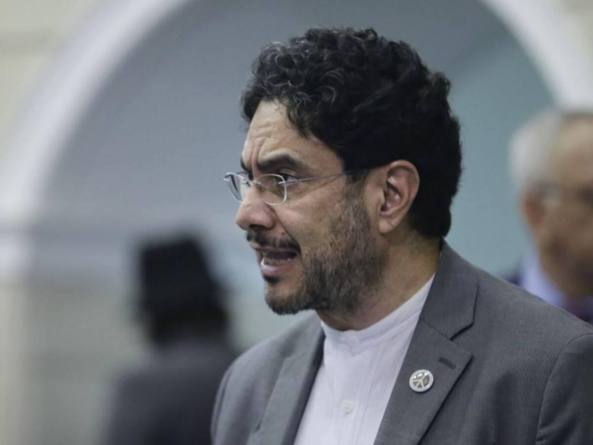 Oposición asegura que MinDefensa encabeza una operación ‘silencio’