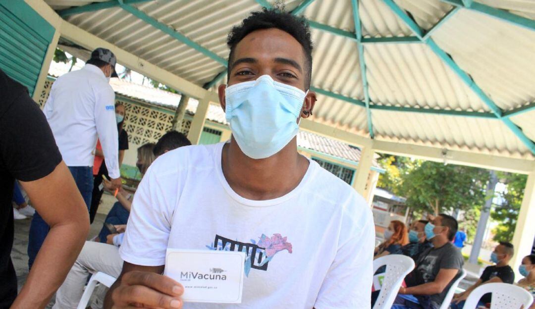 Inicia la vacunación a mayores de 25 años. 