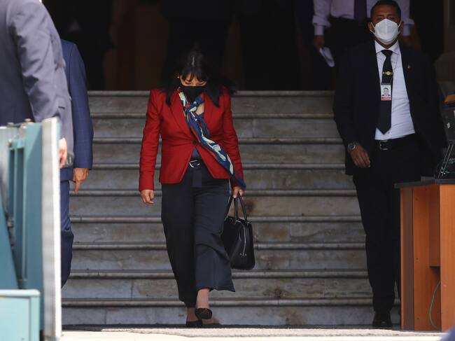 LIMA, PERU - NOVEMBER 04: Peruvian Prime Minister Mirtha Vasquez leaves the Congress during the investiture parliamentary session (known as "Cuestion de Confianza") where Chief of Cabinet seeks support of lawmakers on November 4, 2021 in Lima, Peru. Session originally started on October 25 and was suspended due to the dead of a congressman. (Photo by Leonardo Fernandez/Getty Images)