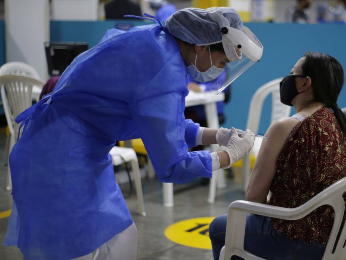 Ómicron: ¿Dónde vacunarse contra COVID-19 hoy 2 de febrero en Bogotá?