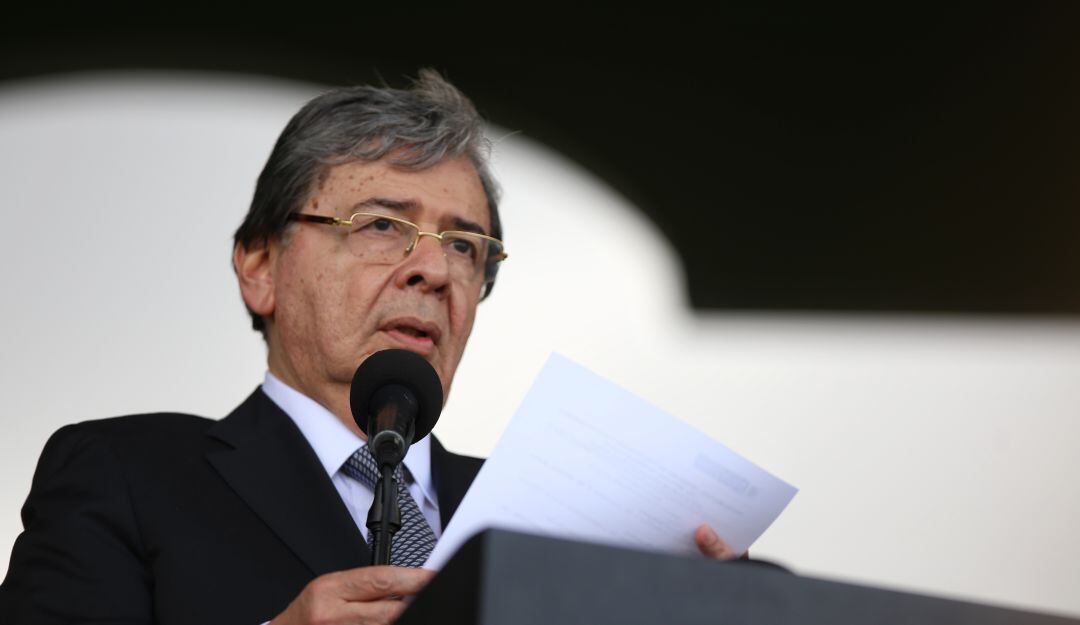 La plenaria del Senado hará un debate de moción de censura al Ministro de Defensa.