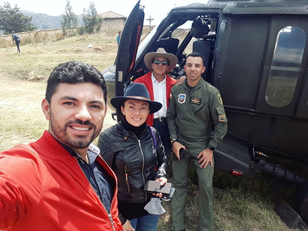 El capitán Merchán (de uniforme en la foto) tenía 35 años. Foto | Facebook de Jorge Merchán