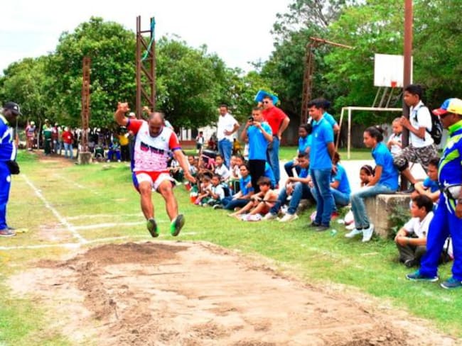 Docentes y administrativos de Bolívar participan de los Juegos deportivos