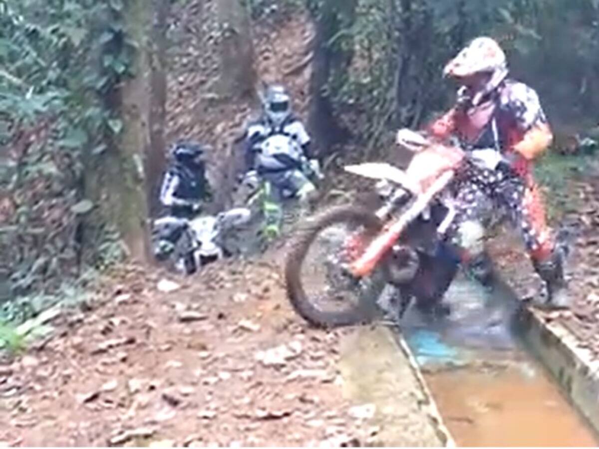 En Villacarmelo están desesperados por el incremento de motocrosistas