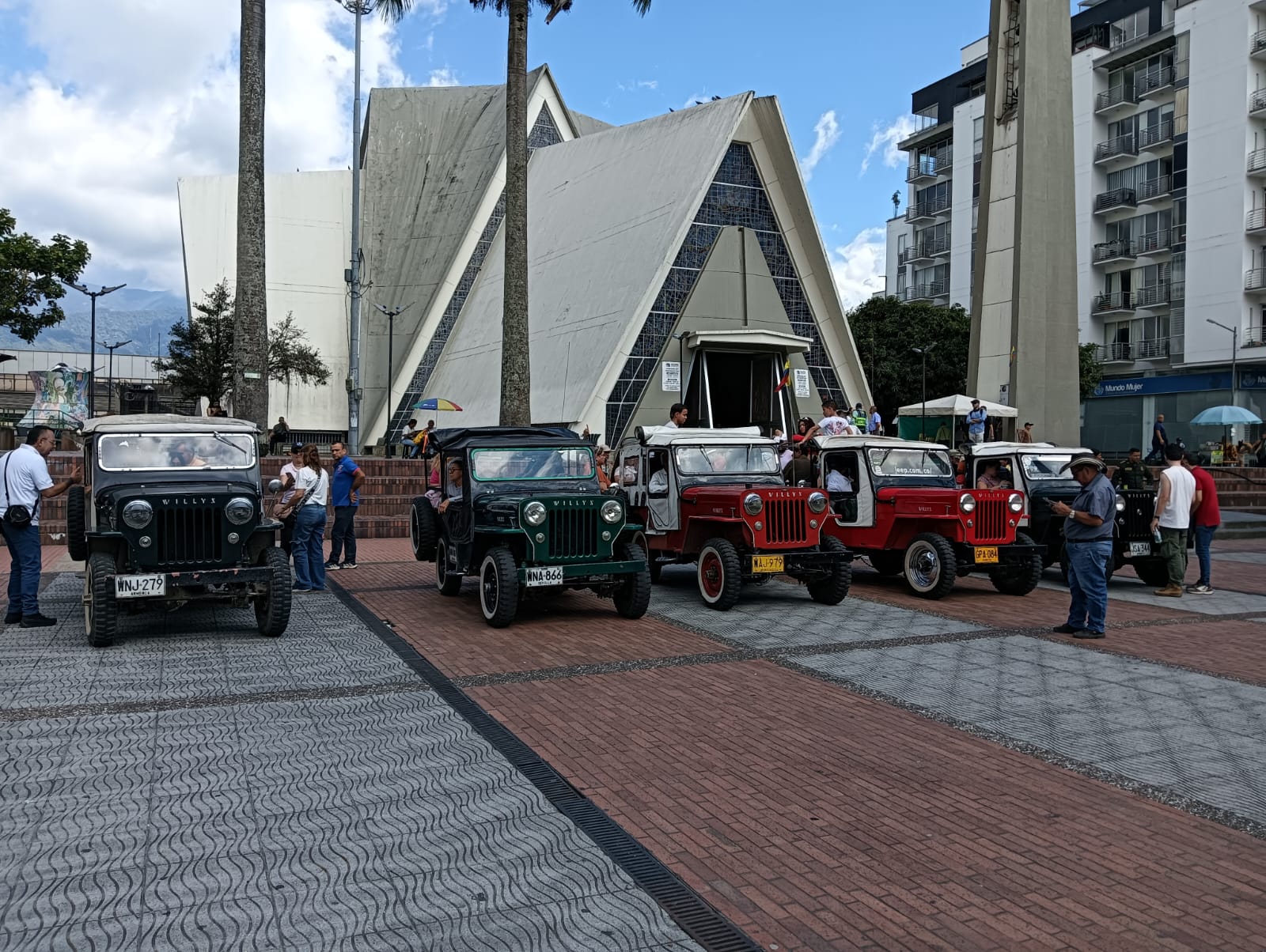 En Semana Santa habrá recorrido en jeep willys por los templos religiosos en Armenia. Foto: Adrián Trejos