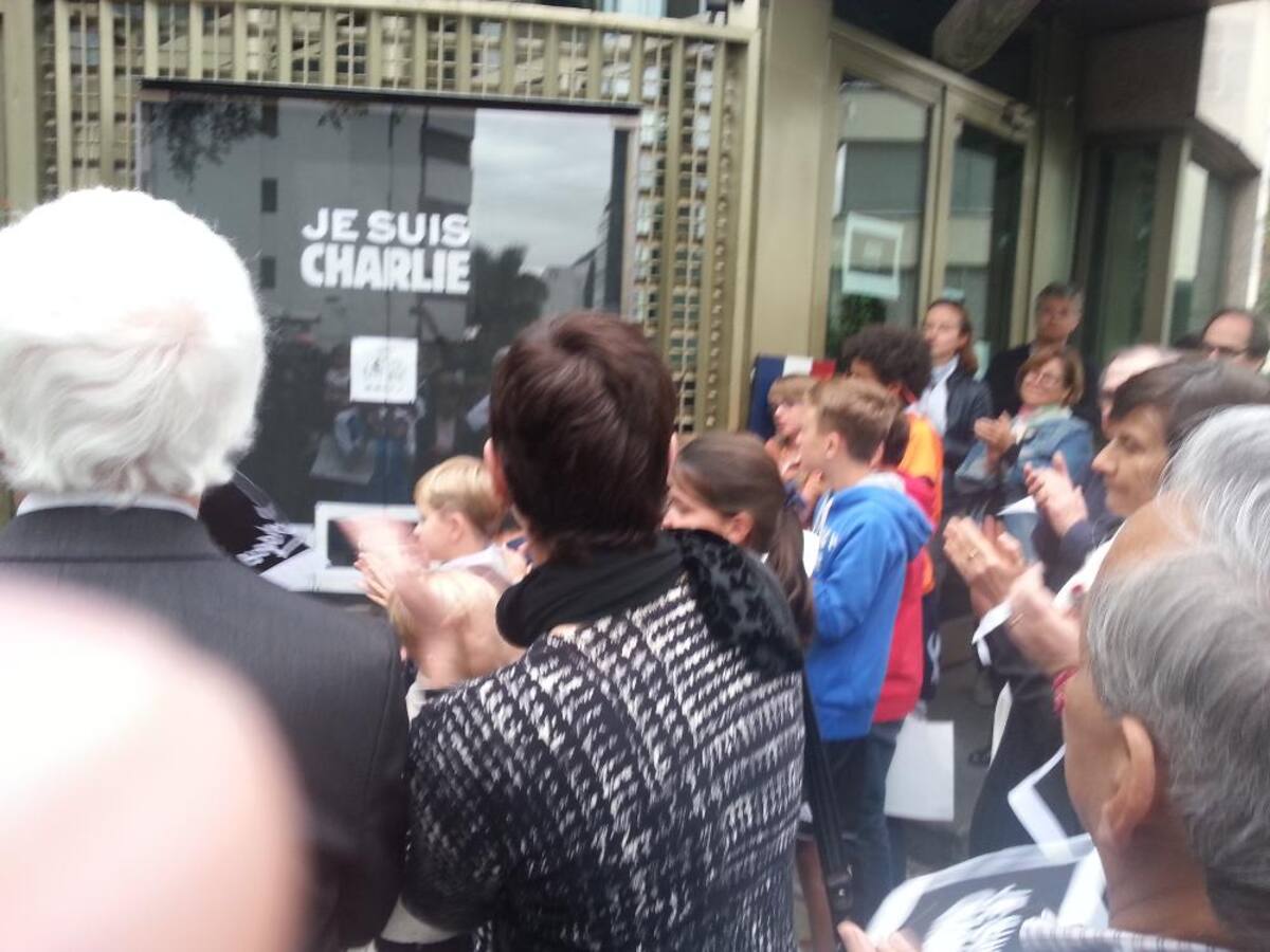 Bogotá también marchó contra el terrorismo y la libre expresión, después de los hechos ocurridos esta semana en París.