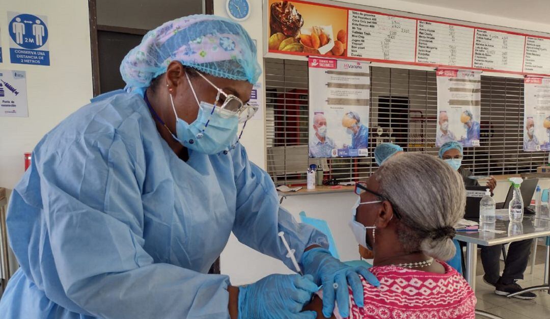 Diariamente se administrarán hasta 700 vacunas a afiliados de cualquier EPS, mayores de 60 años, sin necesidad de cita previa
