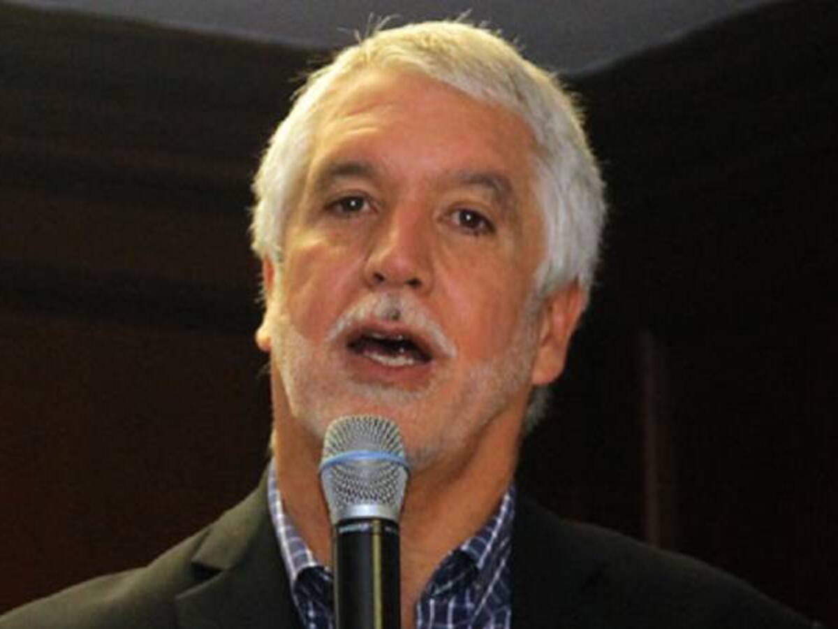 Peñalosa, a recobrar la confianza de los bogotanos