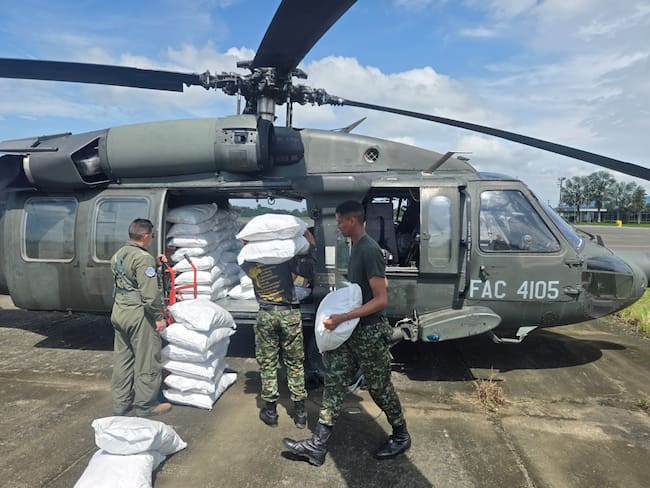 Entrega de ayudas humanitarias en el Urabá antioqueño. Foto: Gobernación de Antioquia.