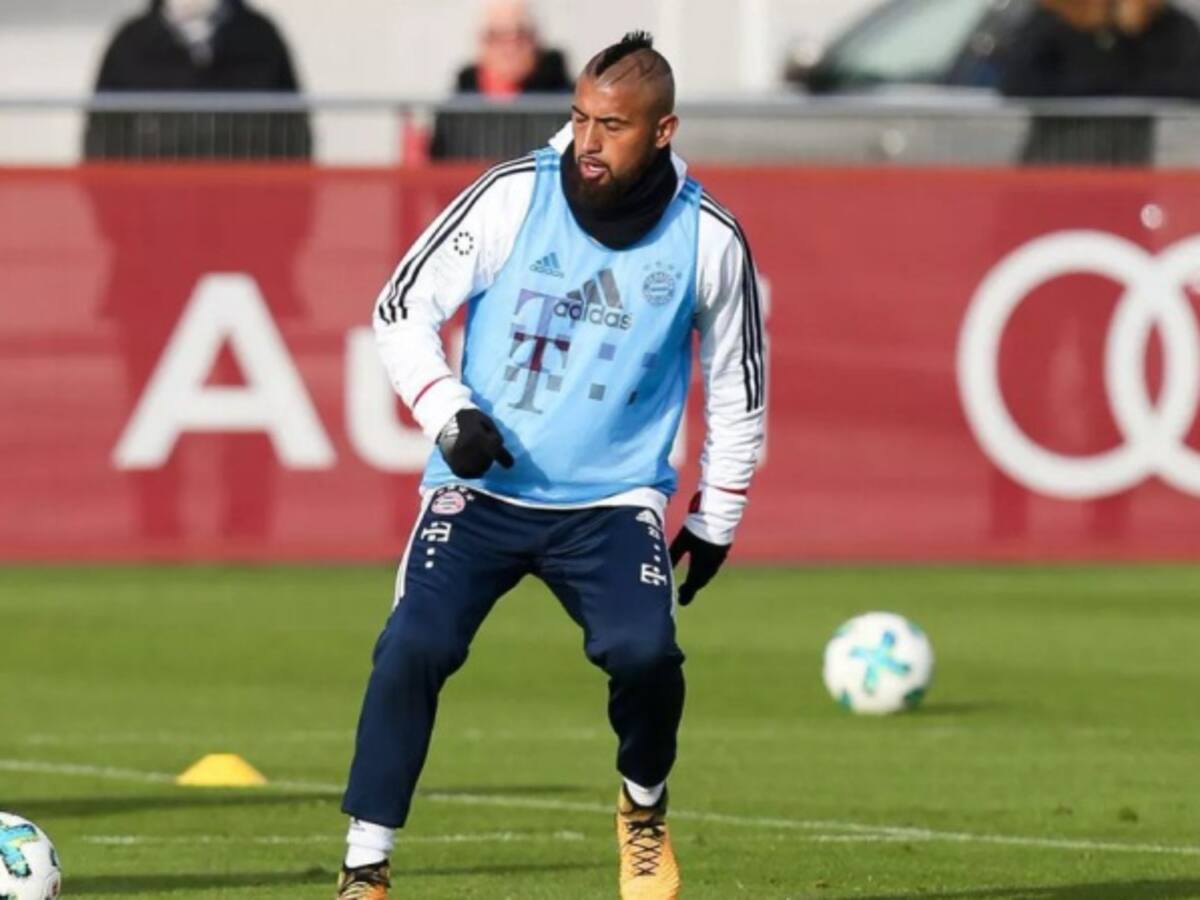 Arturo Vidal se retiró del entrenamiento del Bayern Múnich en camilla