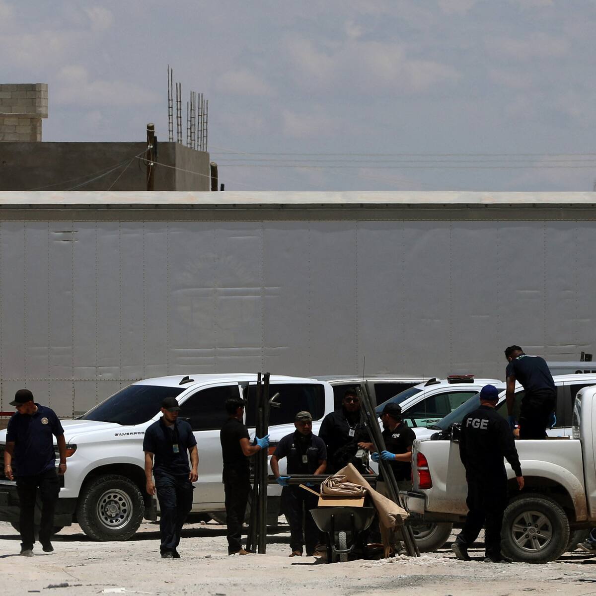 México: encuentran apilados 383 cuerpos que debían ser cremados en una funeraria