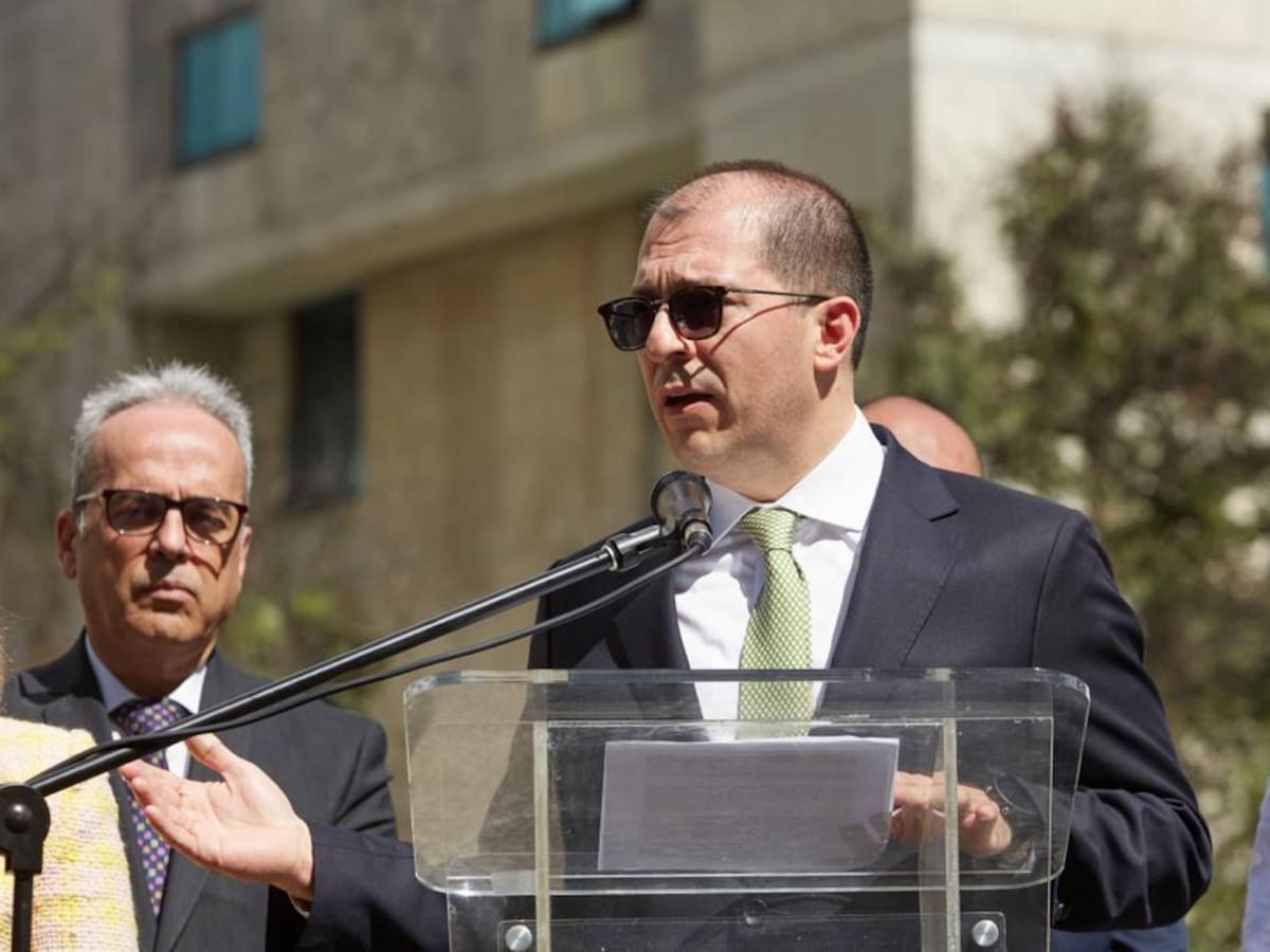 “No escupa sobre las víctimas de La Rochela”: Fiscal Barbosa a Presidente Petro