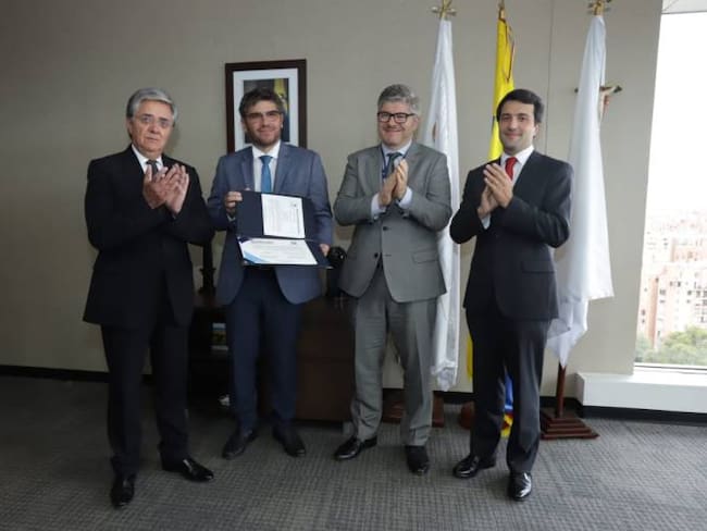 Aeronáutica entrega certificación de aeródromo a Aeropuerto de Cartagena