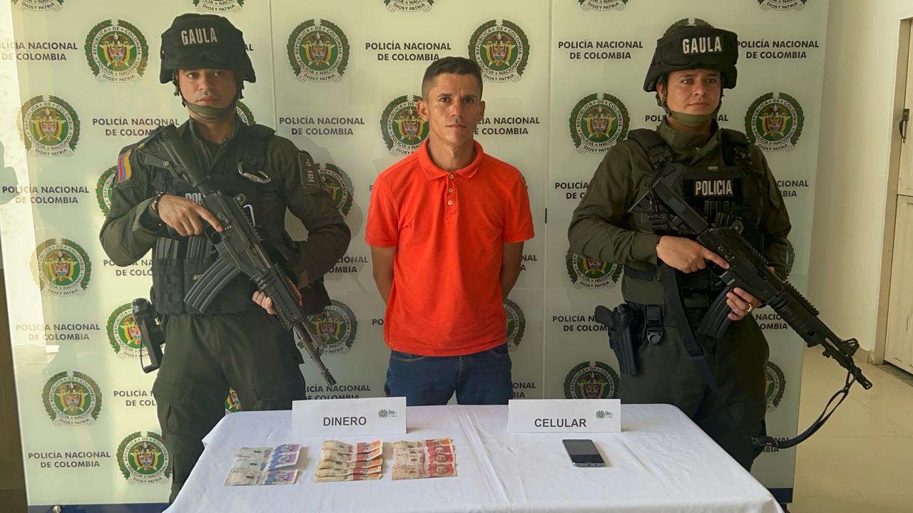 Capturan a presunto integrante del Clan del Golfo por extorsionar docentes en Barrancabermeja.