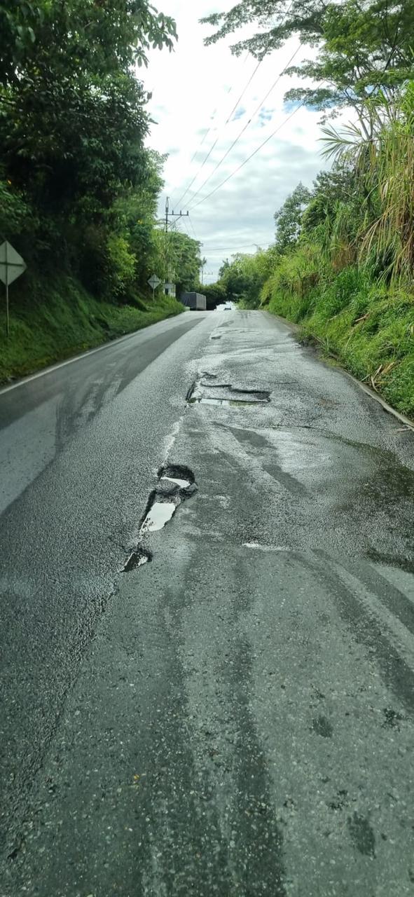 Corredor en mal estado. Cortesía.