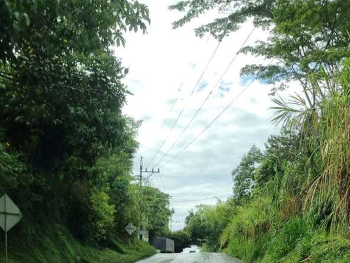 Reactivan obras y peajes en la vía Medellín–Bogotá tras acuerdo con comunidades