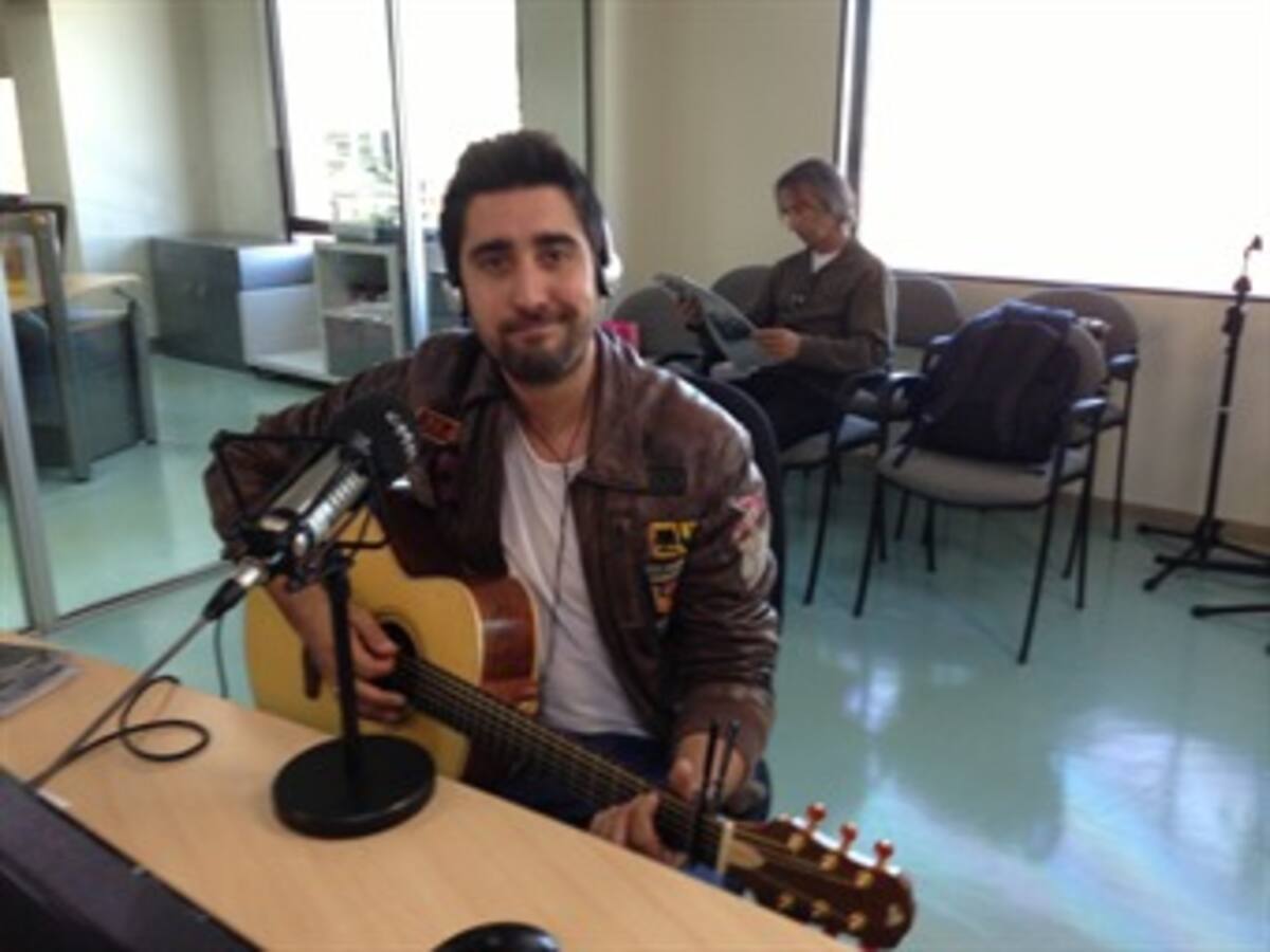 Alex Ubago presenta en Caracol Radio su más reciente álbum “Mentiras Sinceras”