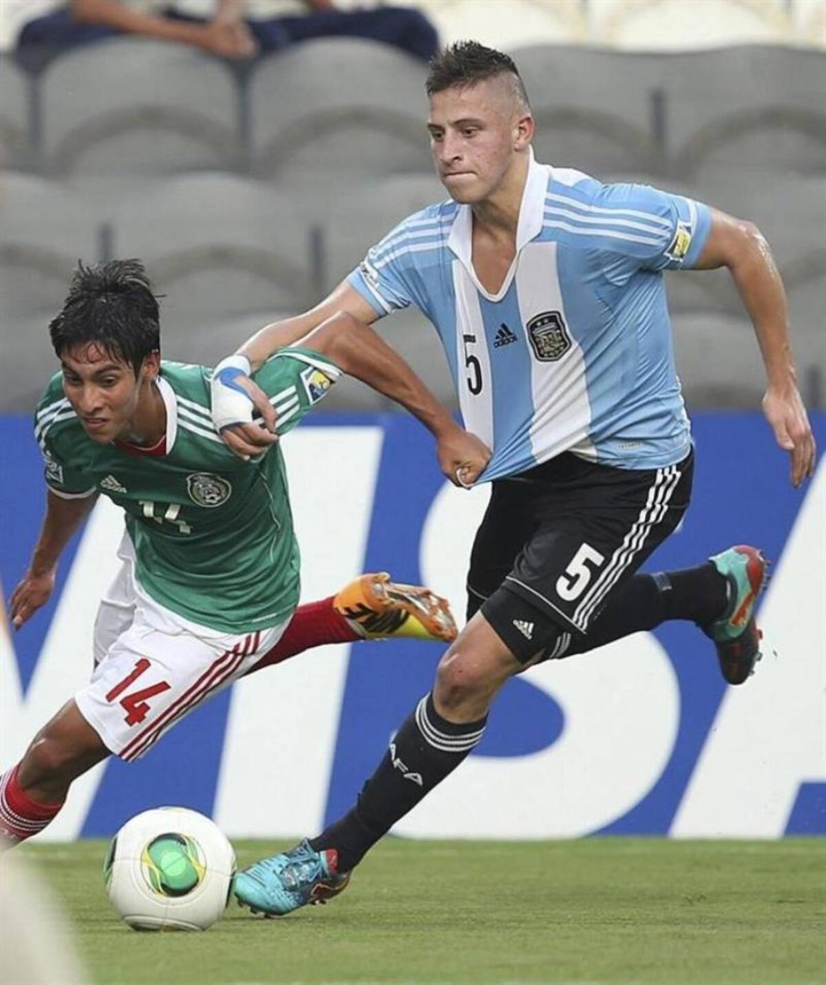 La sub-17 mexicana venció en semifinales a Argentina 3-0 y alcanzó la final del Mundial de Emiratos Árabes. México fue campeón en 2005 y 2011.