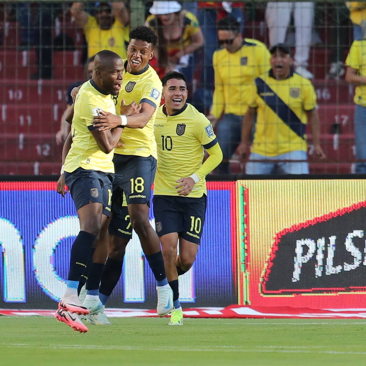 Ecuador vence con lo justo a Perú y se mete a zona de clasificación de las Eliminatorias