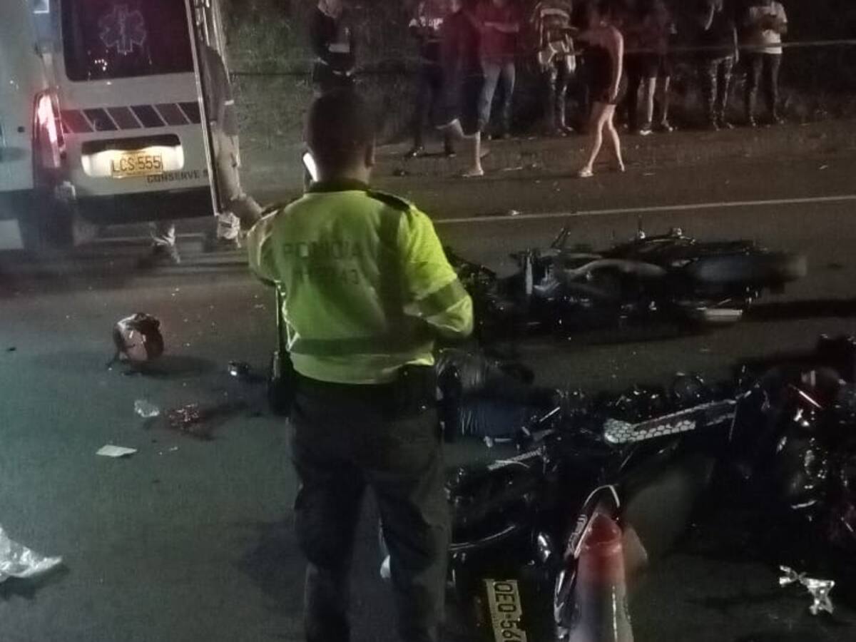Chocan de frente dos motocicletas y mueren sus dos conductores
