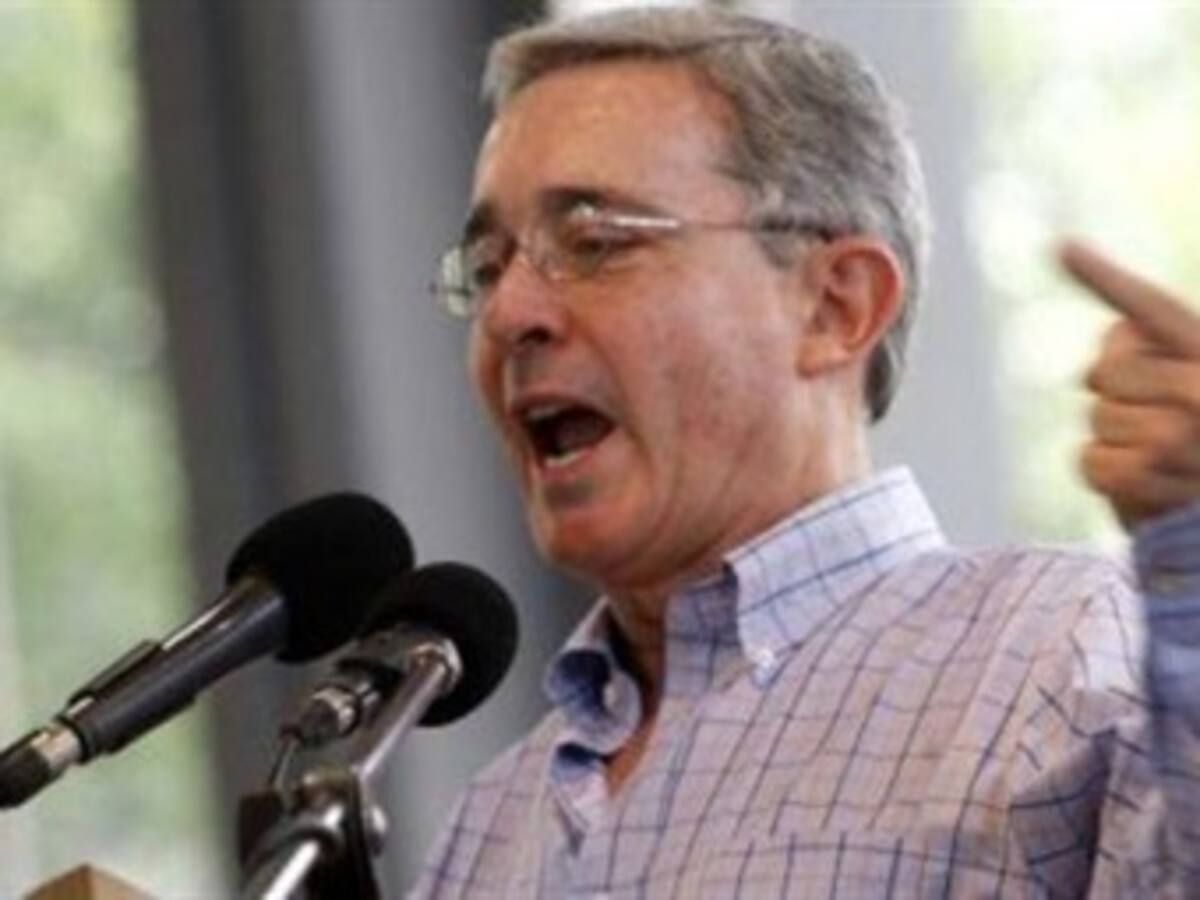 Comisión de acusaciones investigará a Uribe por bombardeo al campamento de 'Raúl Reyes' en Ecuador