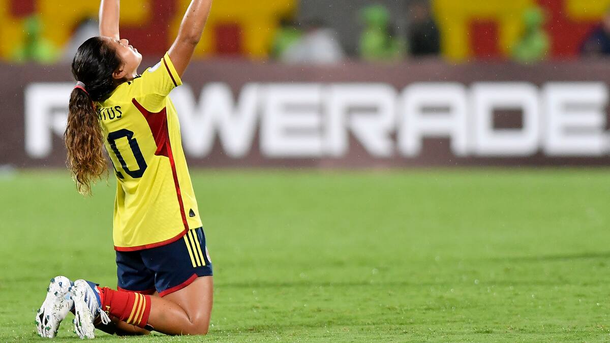 Linda Caicedo y Leicy Santos, en el equipo ideal del continente