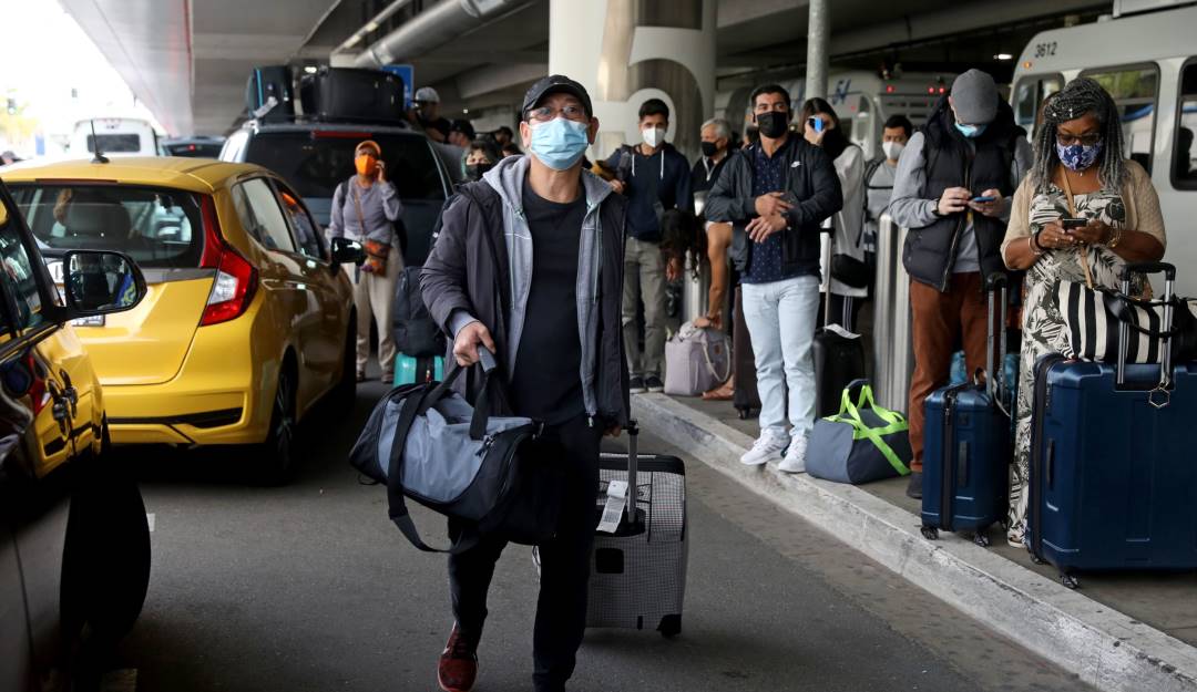 El avance de la cepa ómicron del coronavirus no ha frenado el turismo decembrino.    Foto: Getty 