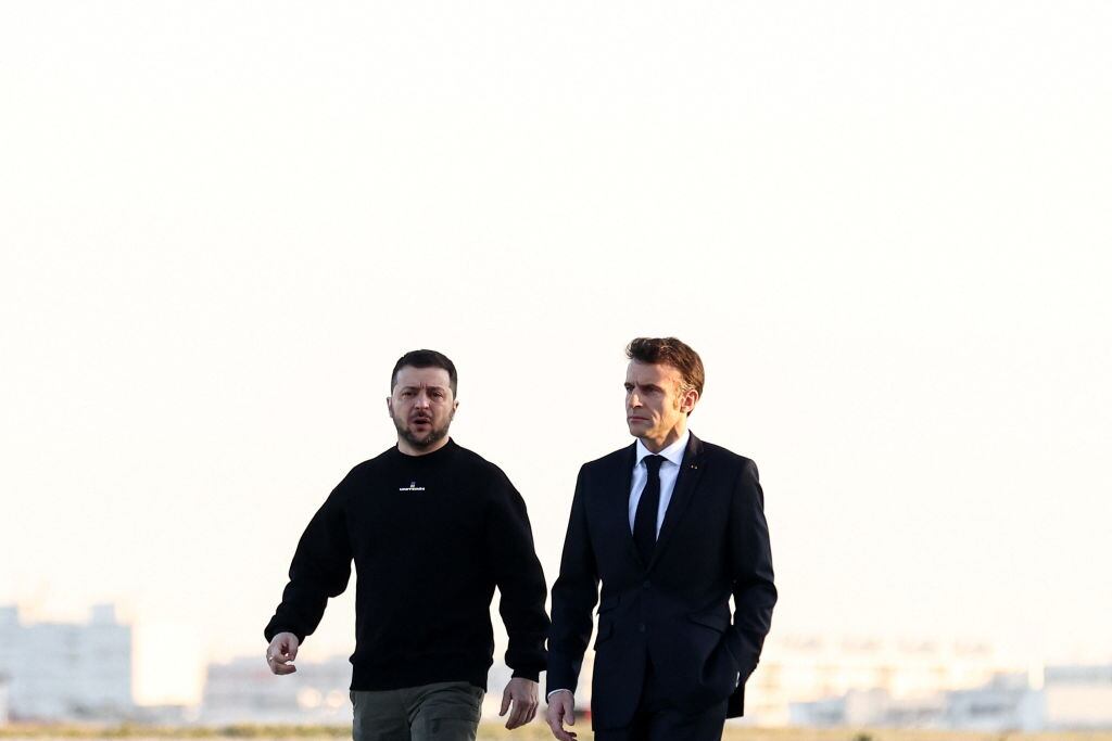France's President Emmanuel Macron (R) and Ukrainian President Volodymyr Zelensky (Photo by MOHAMMED BADRA/POOL/AFP via Getty Images)