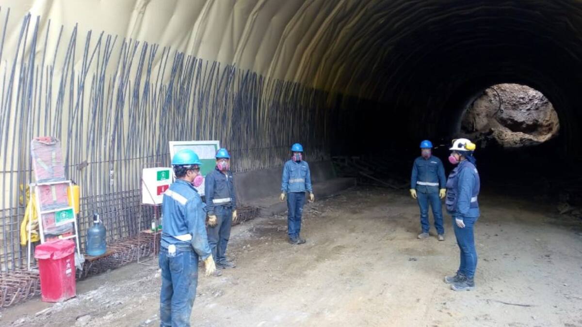 Suspenden dos obras en el túnel de la línea por sospecha de COVID-19