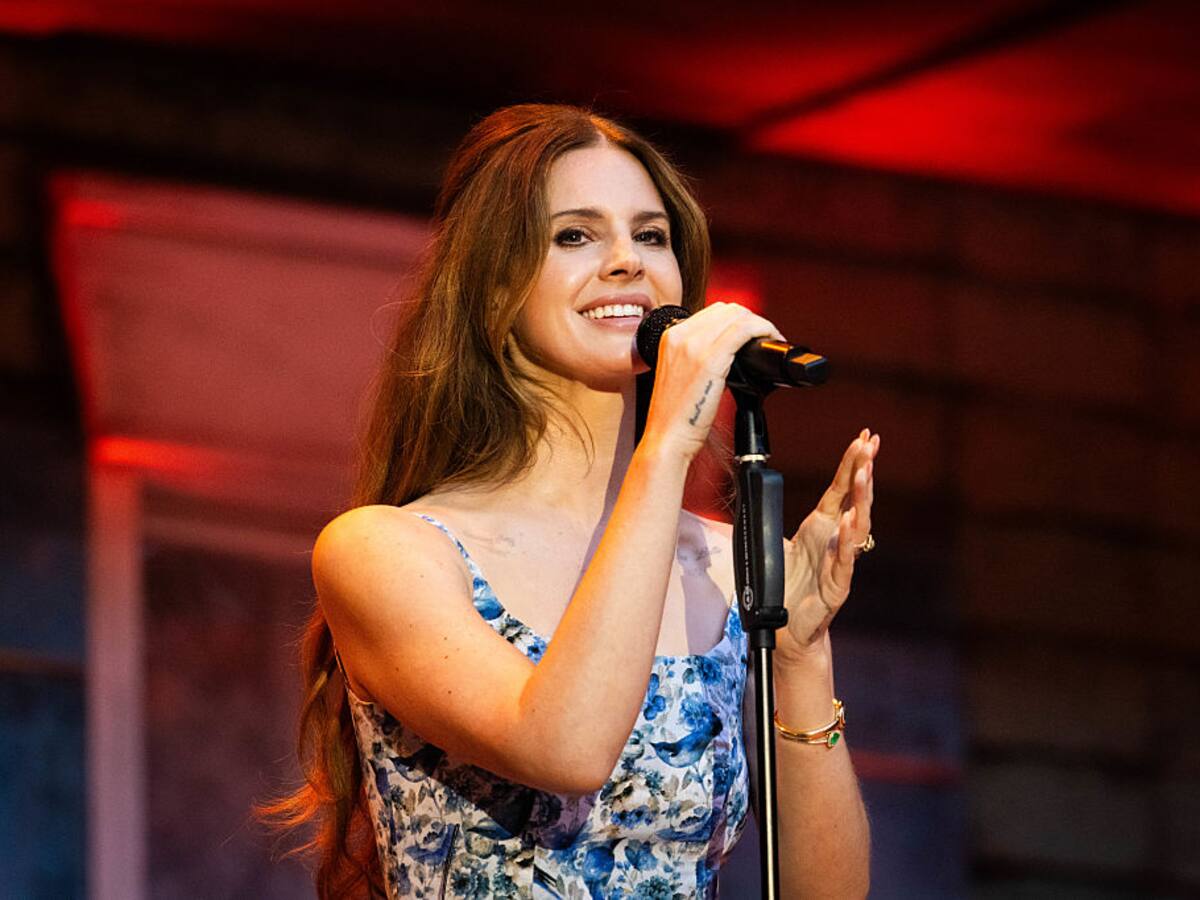 Lana Del Rey lanza su nuevo sencillo “White Feather Hawk Tail Deer Hunter” de su nuevo disco ‘Stove’