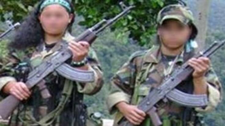 Autodefensas entregan a la Defensoría cinco niños guerrilleros