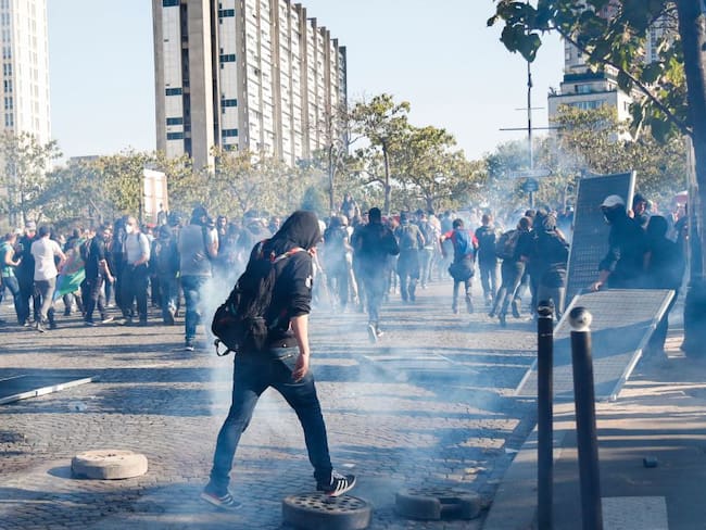 Más de 160 detenidos en protesta de los &quot;chalecos amarillos&quot; en París
