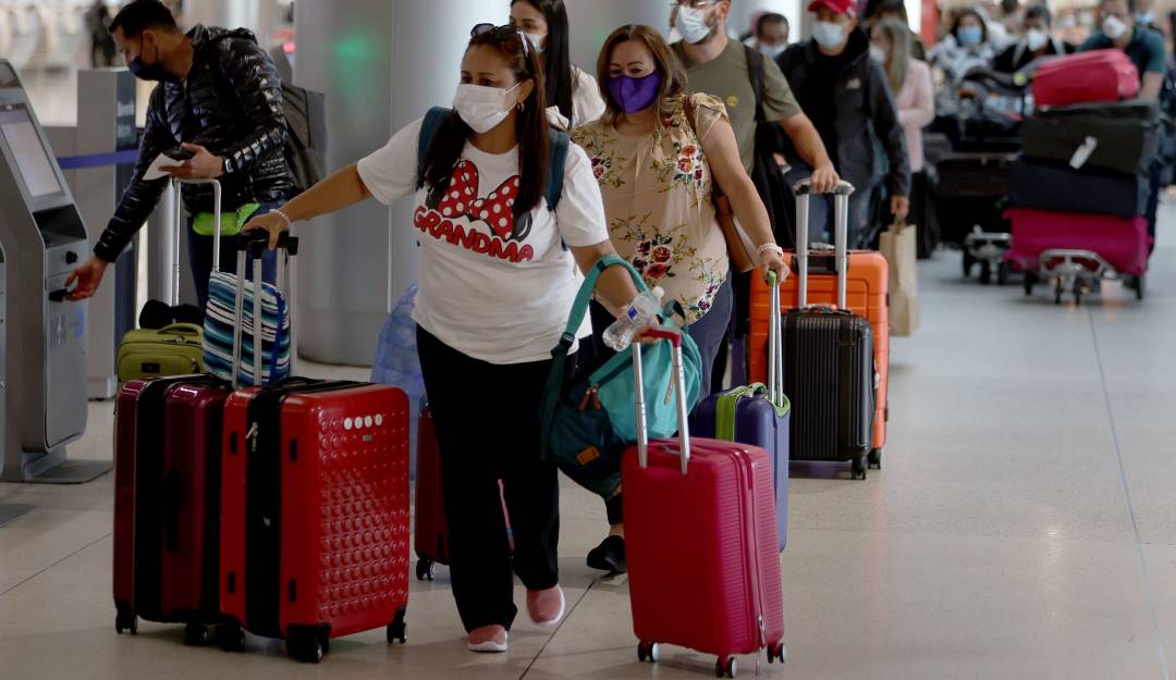 Llegada de turistas a aeropuertos de Estados Unidos.    Foto: Getty 