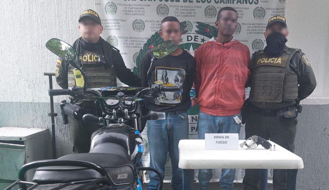 Los detenidos estaban merodeando de forma sospechosa las calles del barrio San José de Los Campanos.