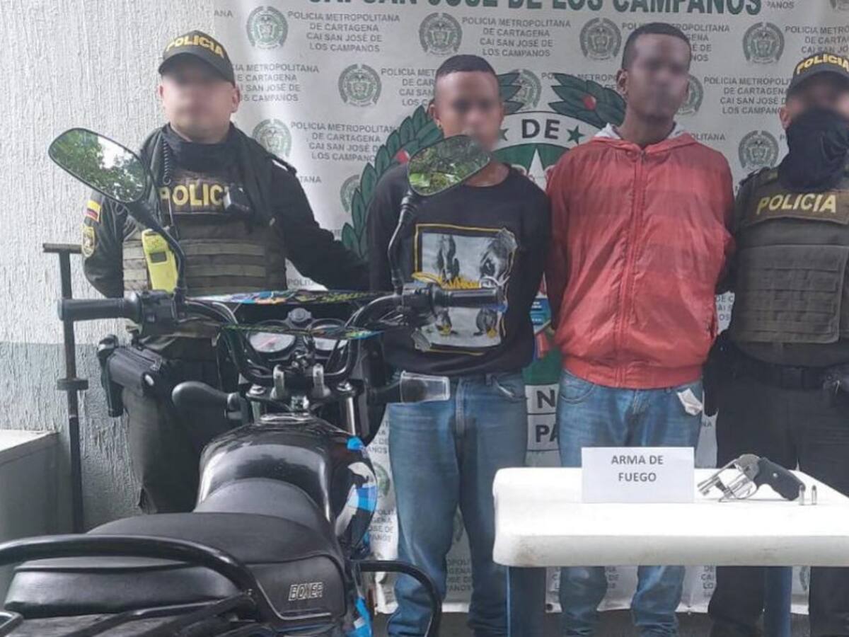 Capturaron a dos hombres en moto con un revólver en Cartagena