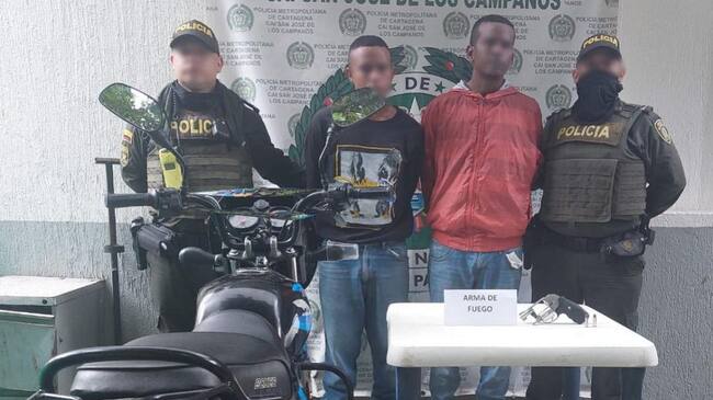 Los detenidos estaban merodeando de forma sospechosa las calles del barrio San José de Los Campanos.