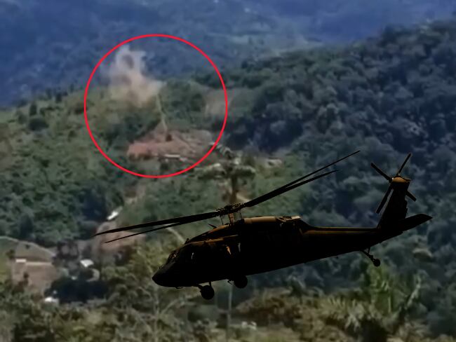 Imagen tomada de video del ataque a helicóptero en Amalfi, Antioquia // Redes Sociales // Imagen de referencia helicóptero