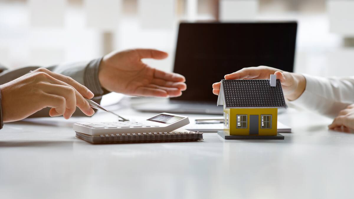 5 beneficios y 4 riesgos de comprar vivienda con crédito hipotecario: análisis de expertos