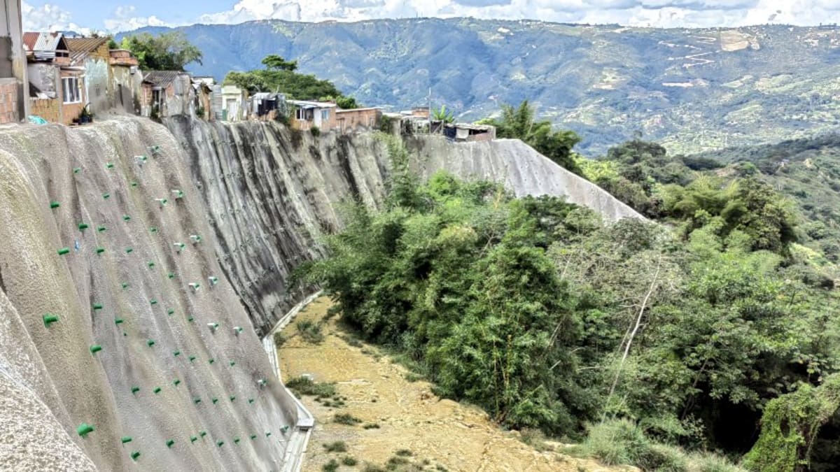 Lista pantalla anclada que detendrá erosión en occidente de Bucaramanga