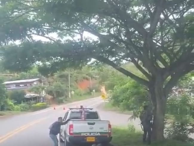 Habilitan vía Cali - Buenaventura tras desactivación de cilindro con explosivos en Dagua