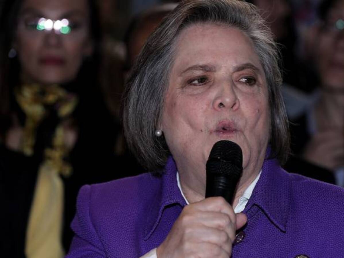 Clara López: "Si la coalición no cuaja voy sola a primera vuelta"