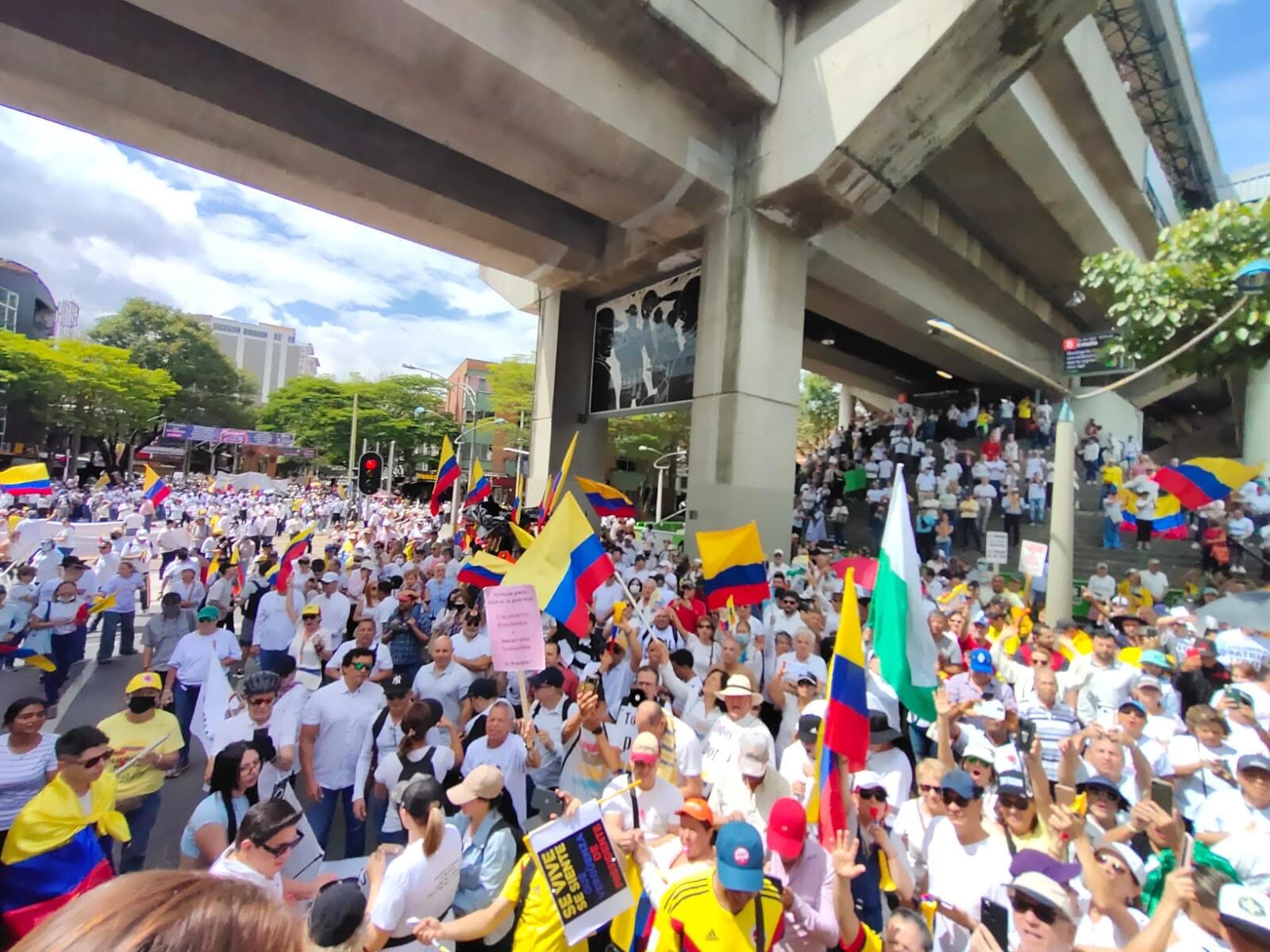 Movilización contra el presidente Gustavo Petro y el alcalde Daniel Quintero en Medellín. Cortesía: Mesa Nacional por la Libertad.