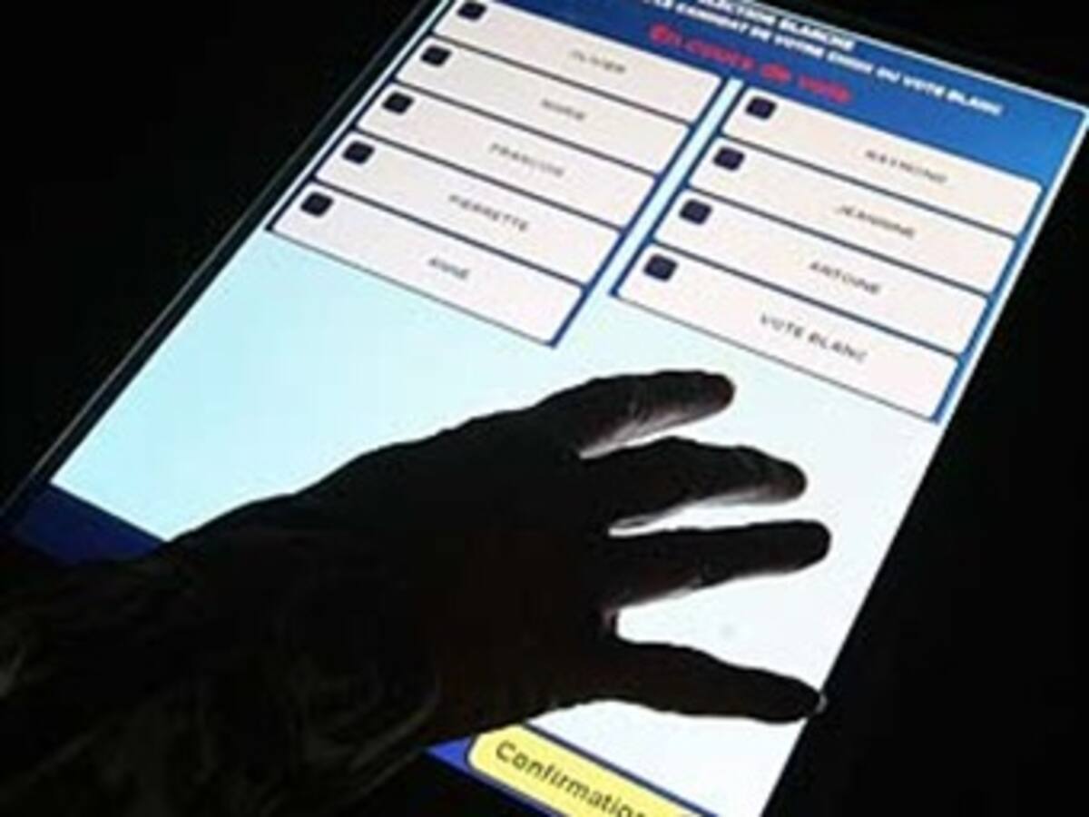 Colombia observa voto electrónico en Venezuela