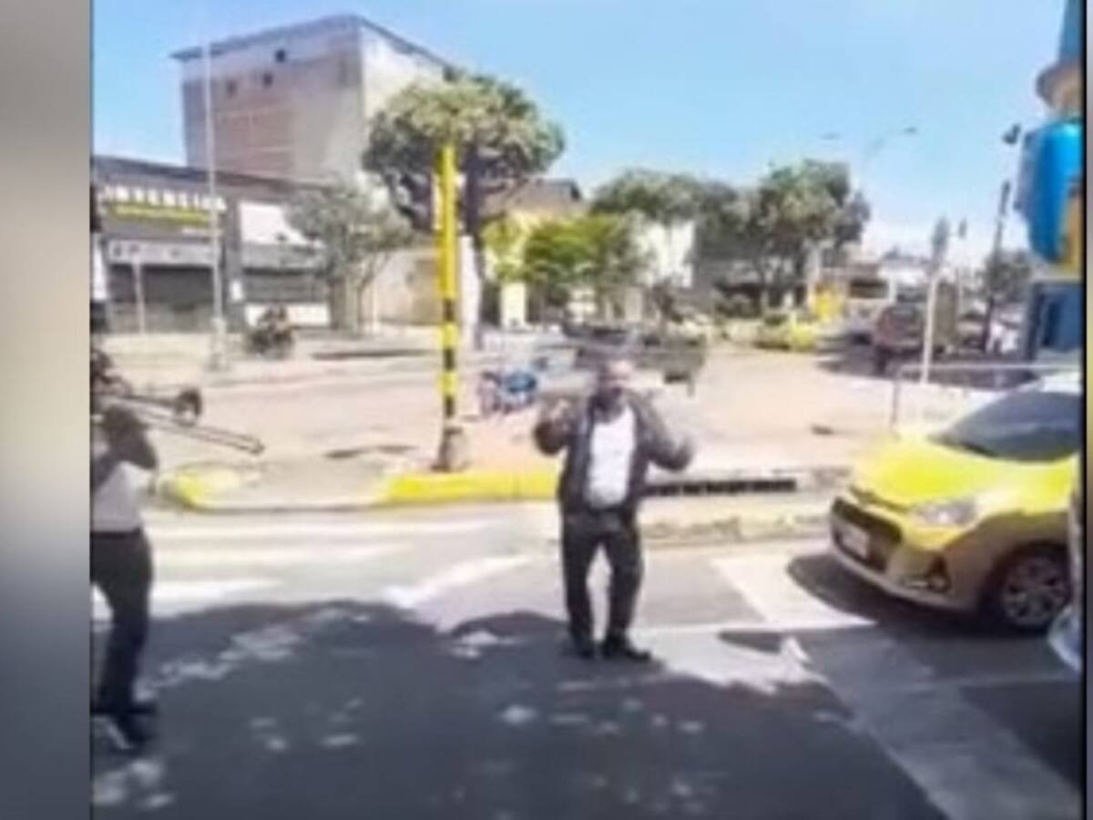 VIDEO: Conductor de bus se bajó a bailar en pleno semáforo en Bucaramanga
