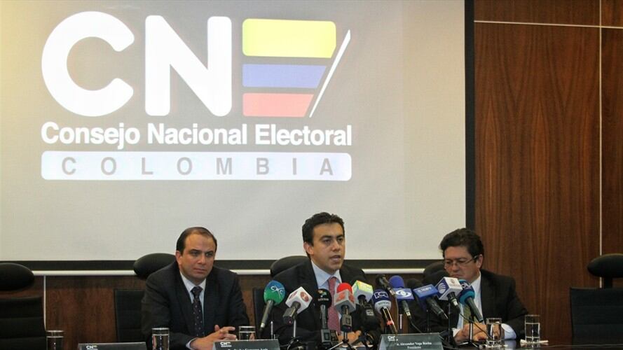 Alexander Vega, presidente del CNE (centro) . Foto: (Colprensa - Luisa González).