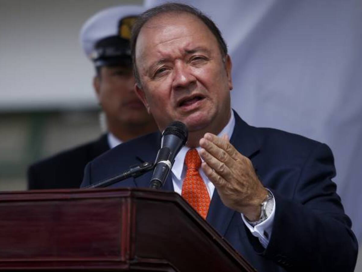 ELN será perseguido con todo el peso de la ley si sigue con delitos: Mindefensa