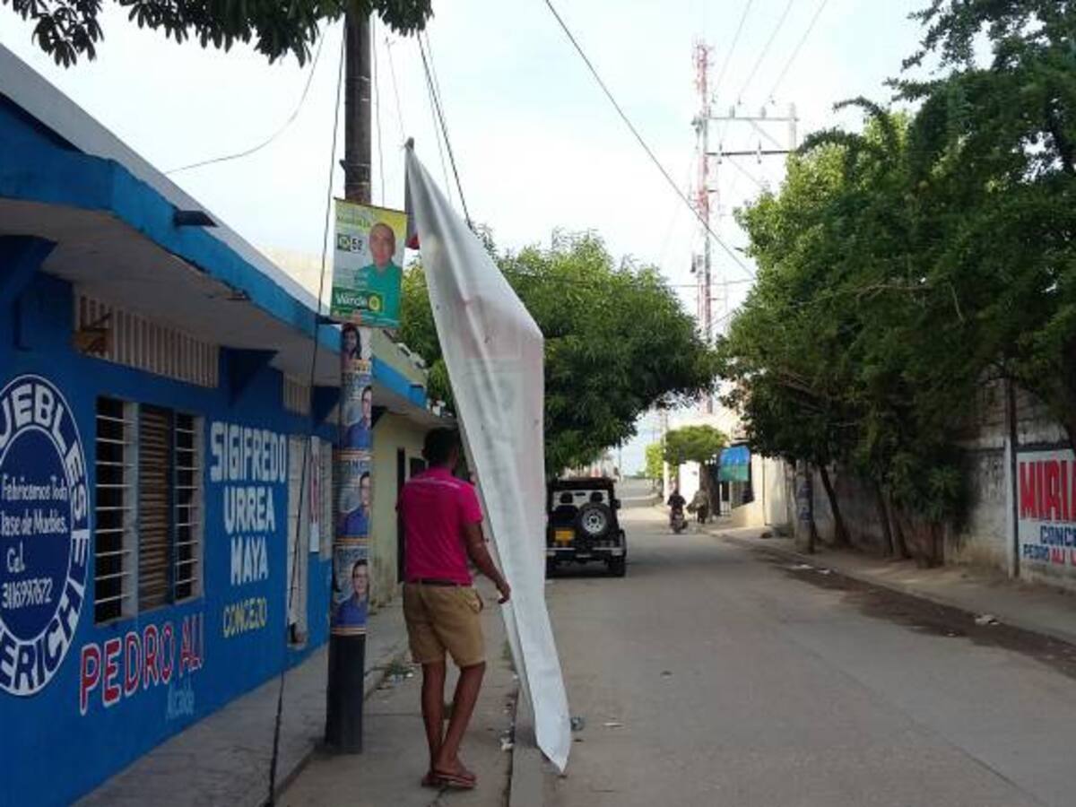 Desmontan publicidad política no autorizada en Magangué, Bolívar