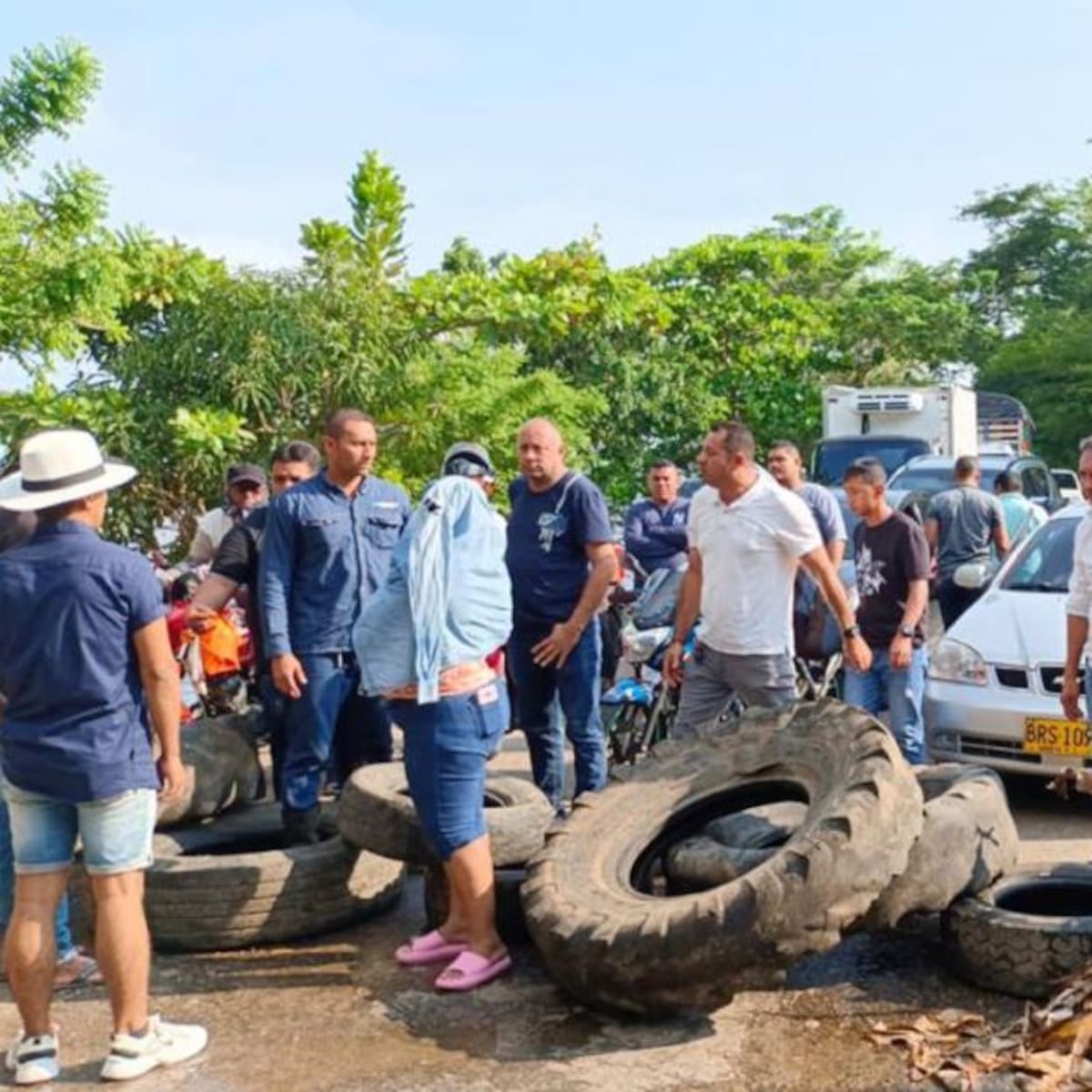 Continúa la protesta en el Puente Sogamoso por el mal estado en las vías